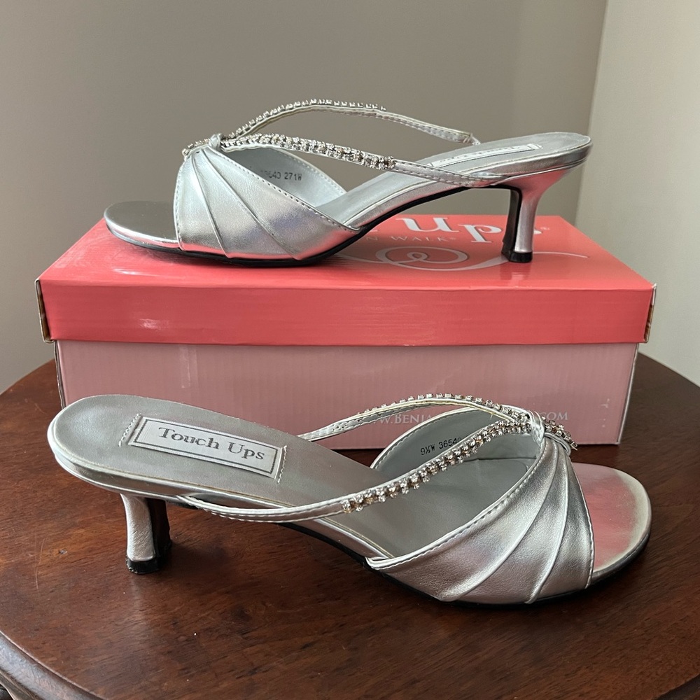 Women’s 9.5W Silver “Phoebe” Slides by Touch Ups
